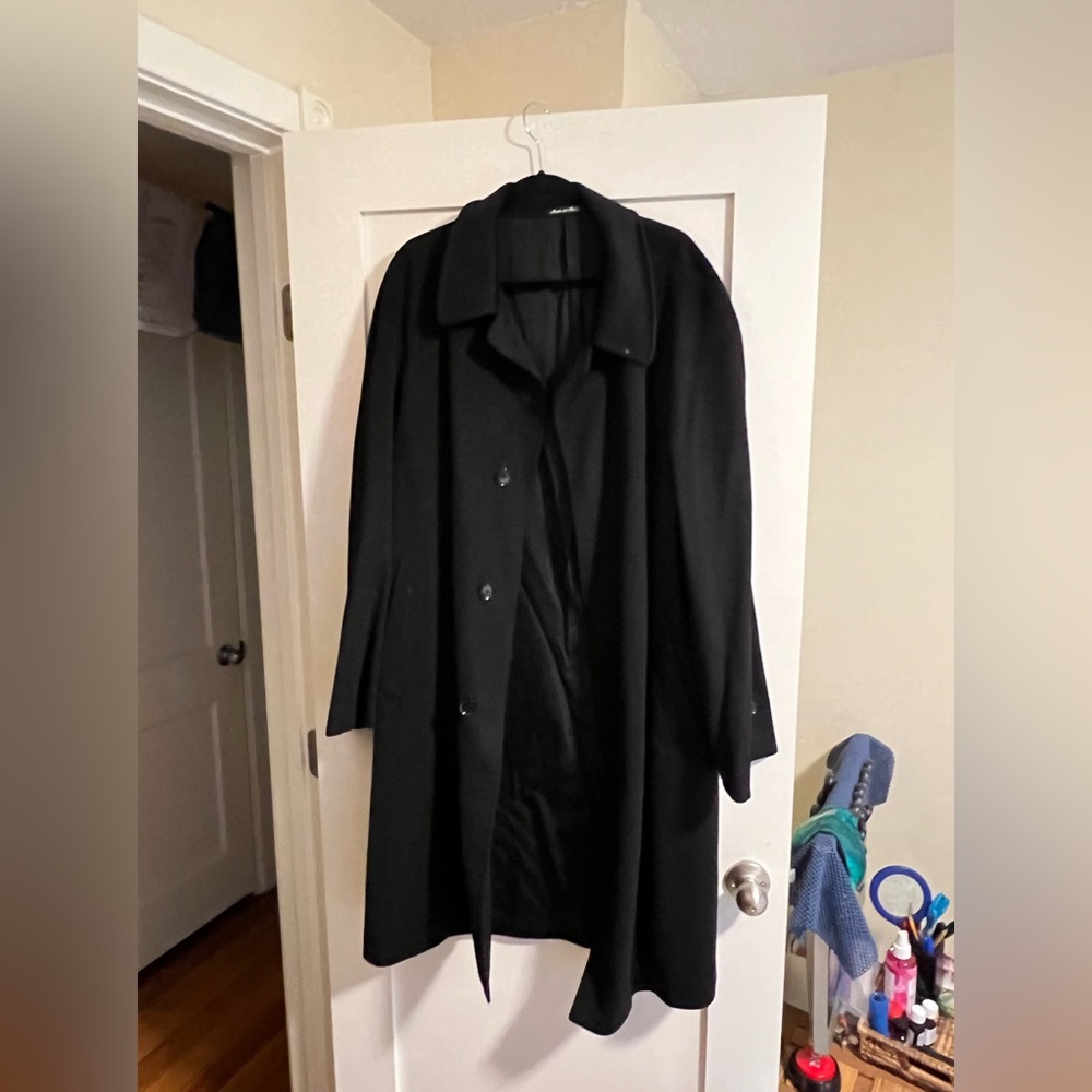 Men’s 100% cashmere long dress coat.